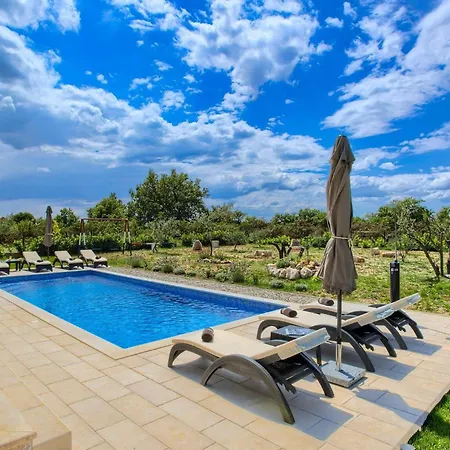 Dom wakacyjny Mary *