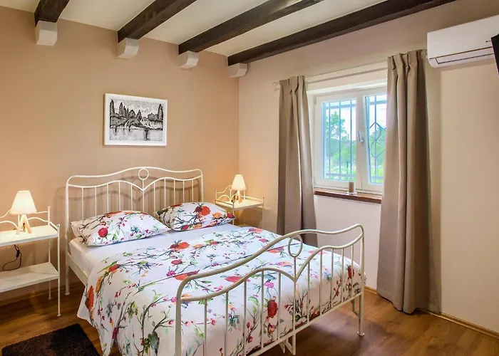 Mary בית נופש שיבניק